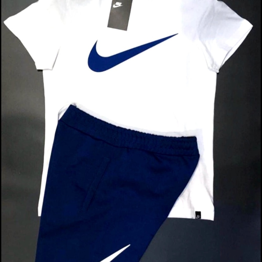 Nike - Picture 4 of 4